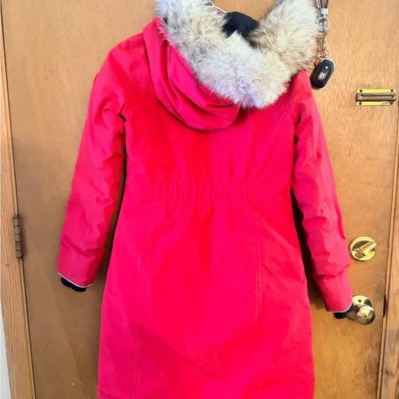 Canada Goose Girls Red Jacket - Picture 6 of 6